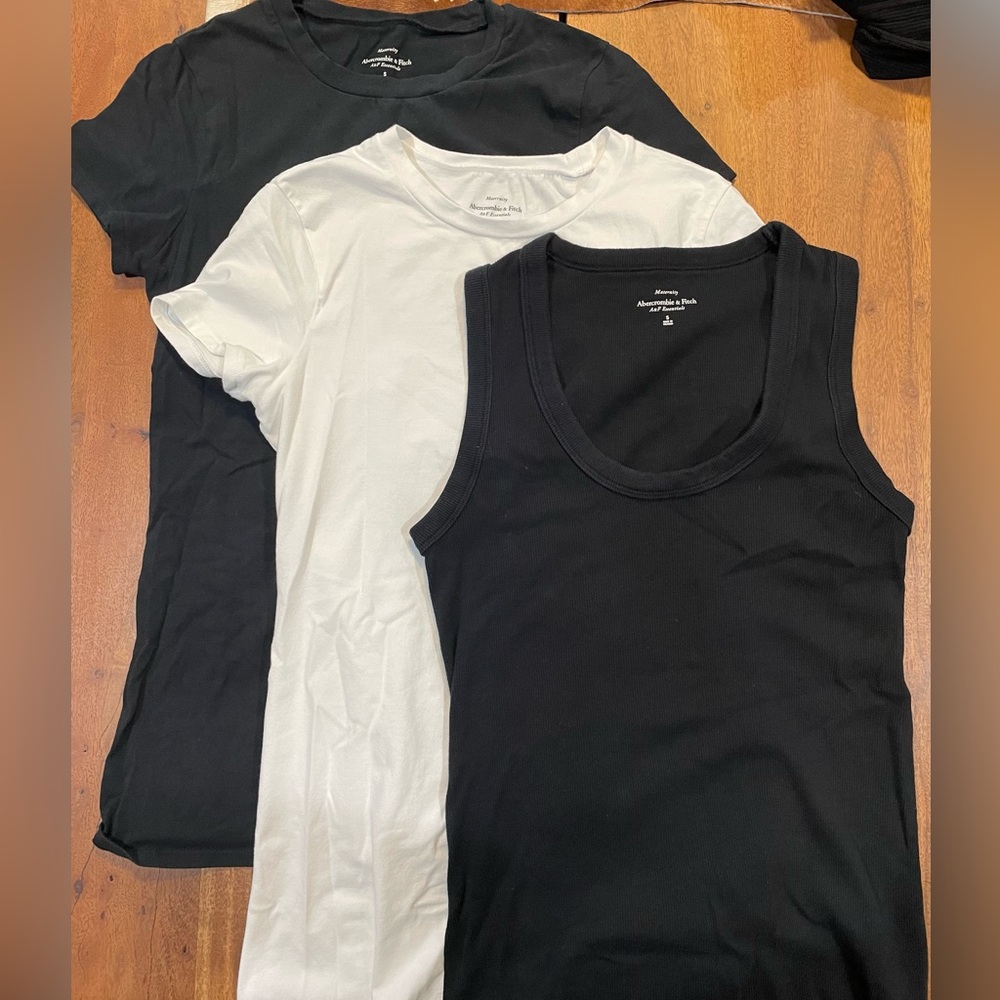 Abercrombie & Fitch Maternity Tops - Small